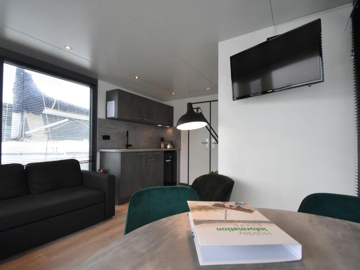 فندق Beautiful Houseboat In The Harbour Of Volendam Near Centre المظهر الخارجي الصورة
