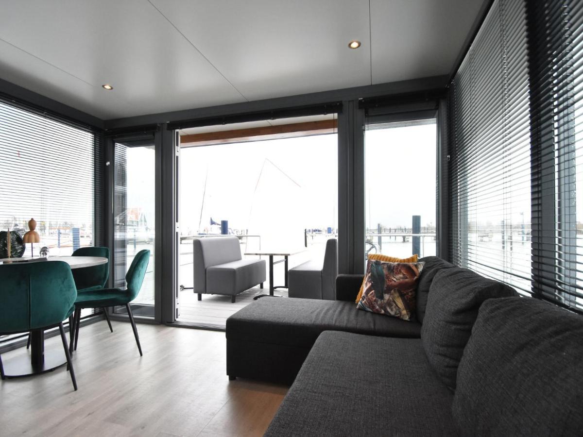 فندق Beautiful Houseboat In The Harbour Of Volendam Near Centre المظهر الخارجي الصورة