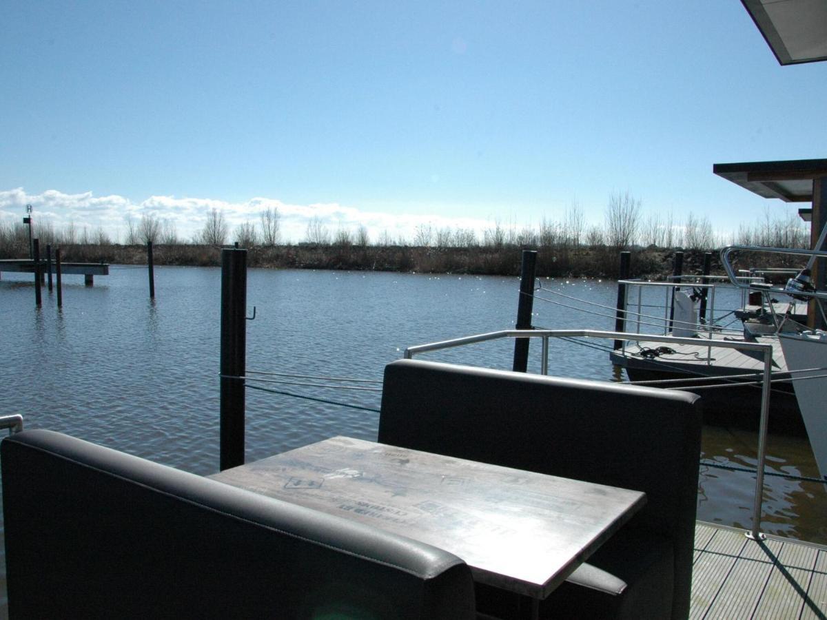فندق Beautiful Houseboat In The Harbour Of Volendam Near Centre المظهر الخارجي الصورة